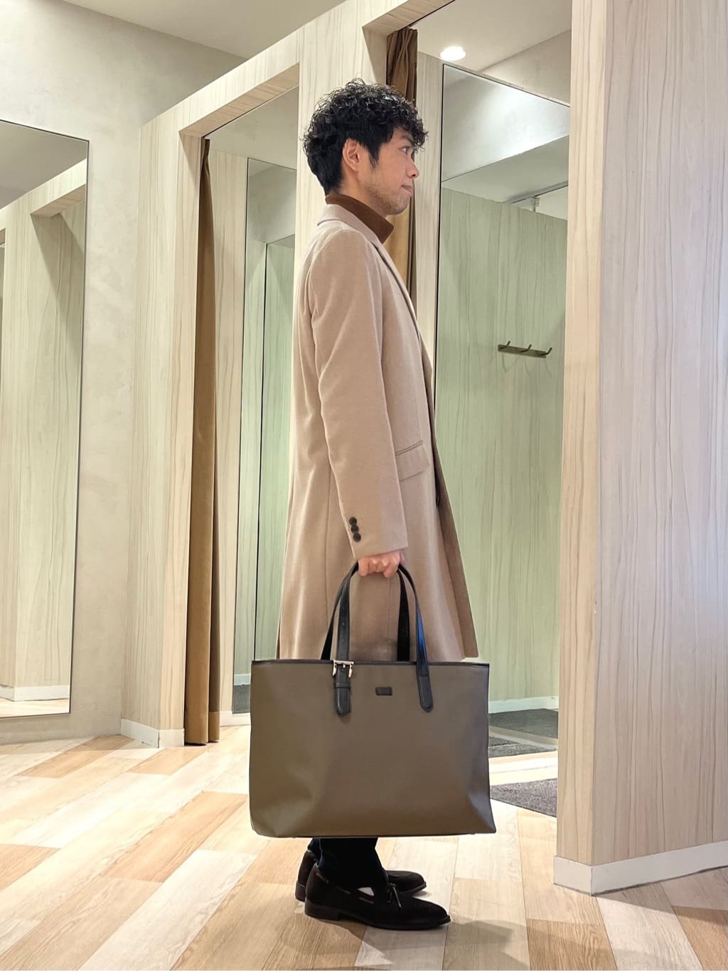 URAさんの「TAKEO KIKUCHI｜カシミヤブレンド ビーバー調チェスターコート」を使ったコーディネート