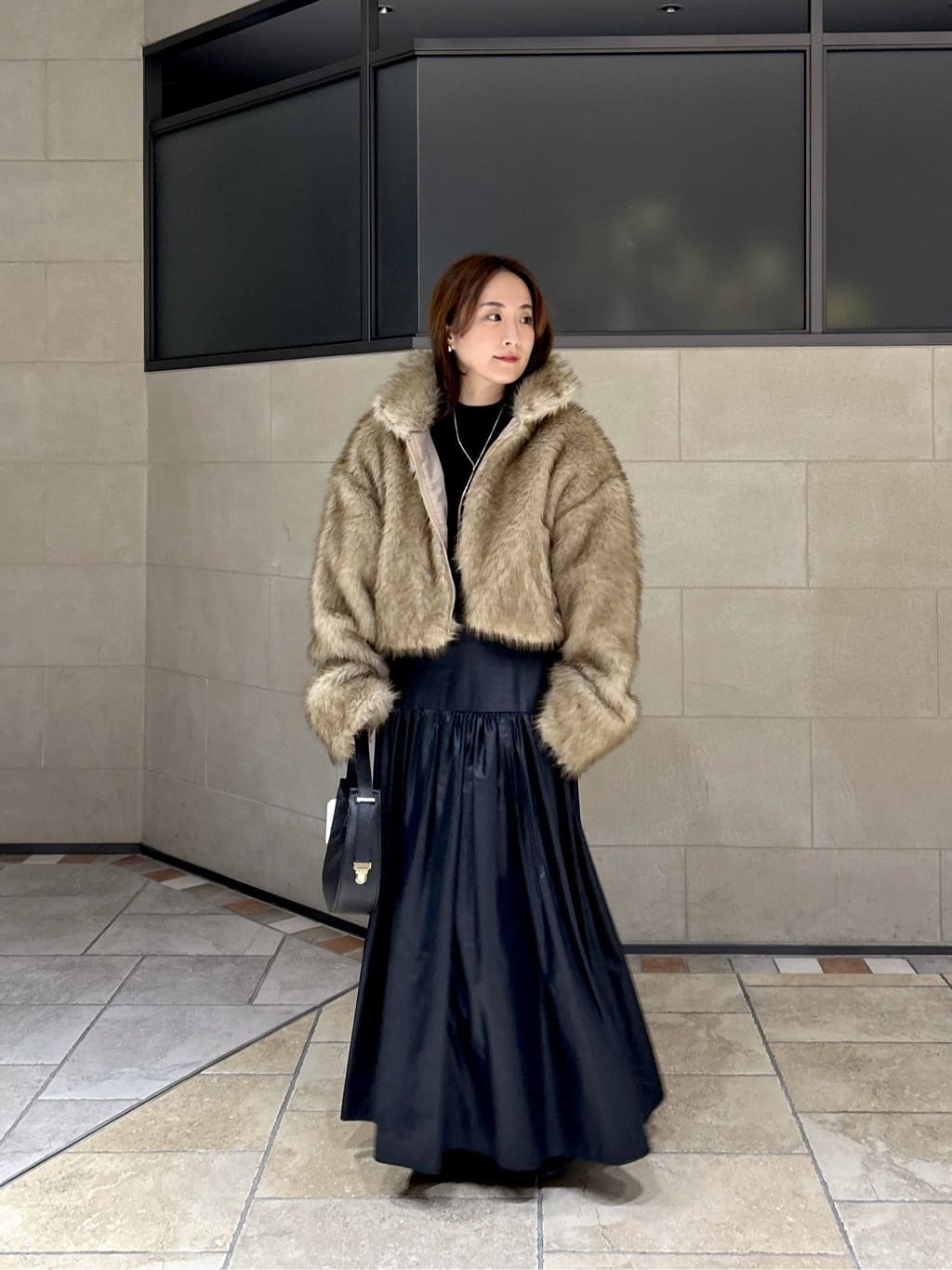 よねさんの「INDIVI｜レザーライクマキシスカート」を使ったコーディネート