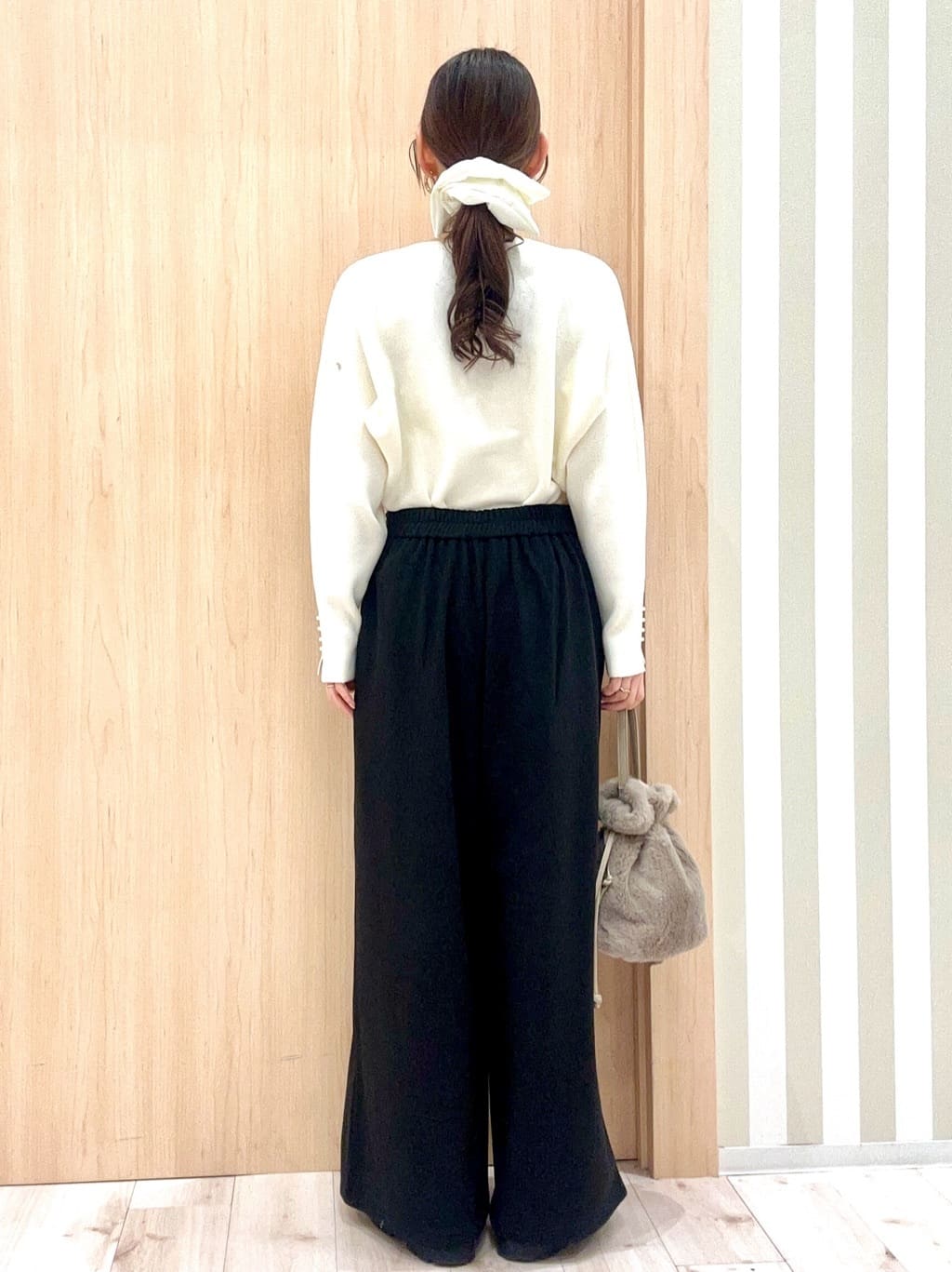 ririさんの「SHOO･LA･RUE｜【着丈選べる/きっと虜になる】あったかもちもち ワイドパンツ」を使ったコーディネート
