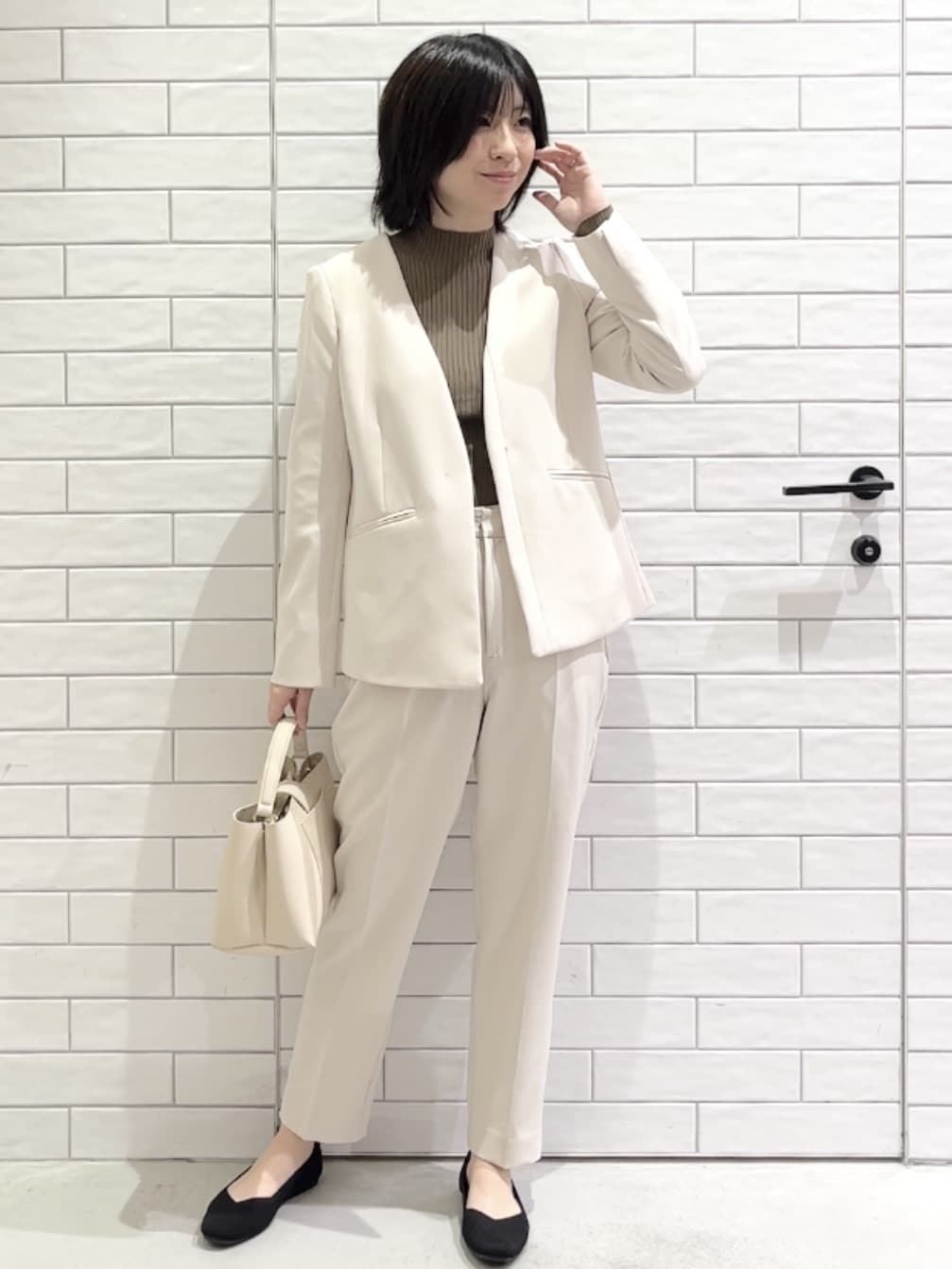 しおりさんの「OPAQUE.CLIP｜《通勤／セットアップ対応》 Vネックジャケット／ダブルクロス【洗濯機OK】」を使ったコーディネート