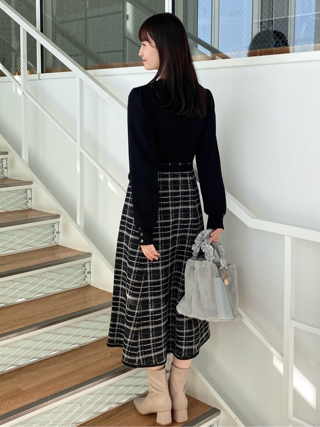 みさかさんの「index｜チェックラメジャカードニットワンピース」を使ったコーディネート