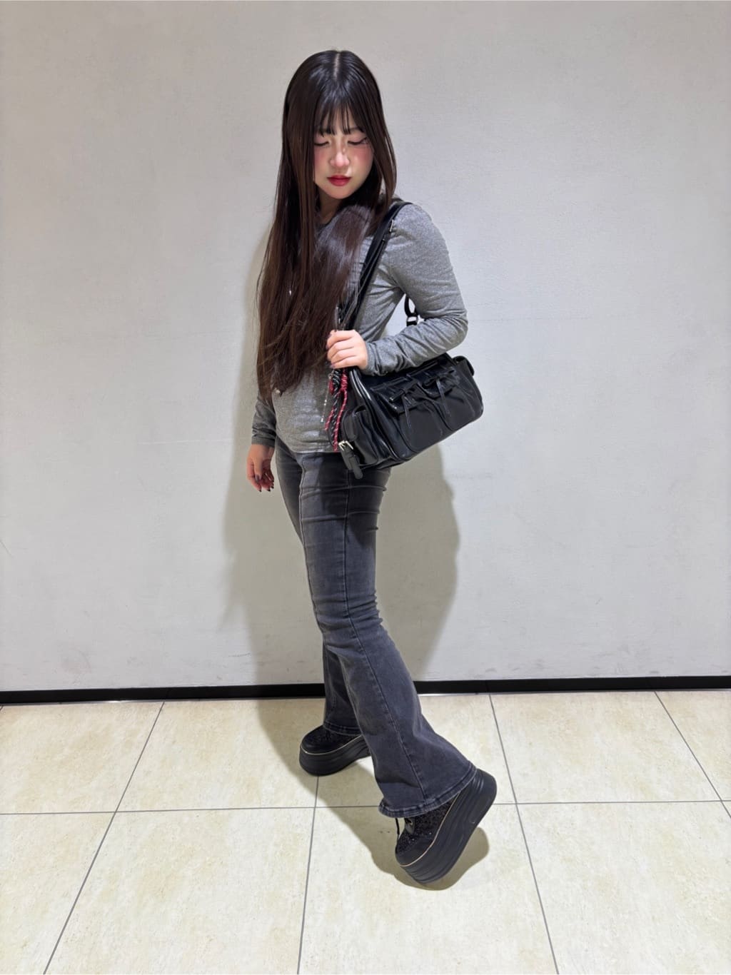 叶芽さんの「ESPERANZA｜ゴールドライン厚底フラットスニーカー」を使ったコーディネート