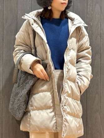 meiさんの「SHOO･LA･RUE｜【洗濯機可/撥水】フェイクファーフード ロングダウン」を使ったコーディネート
