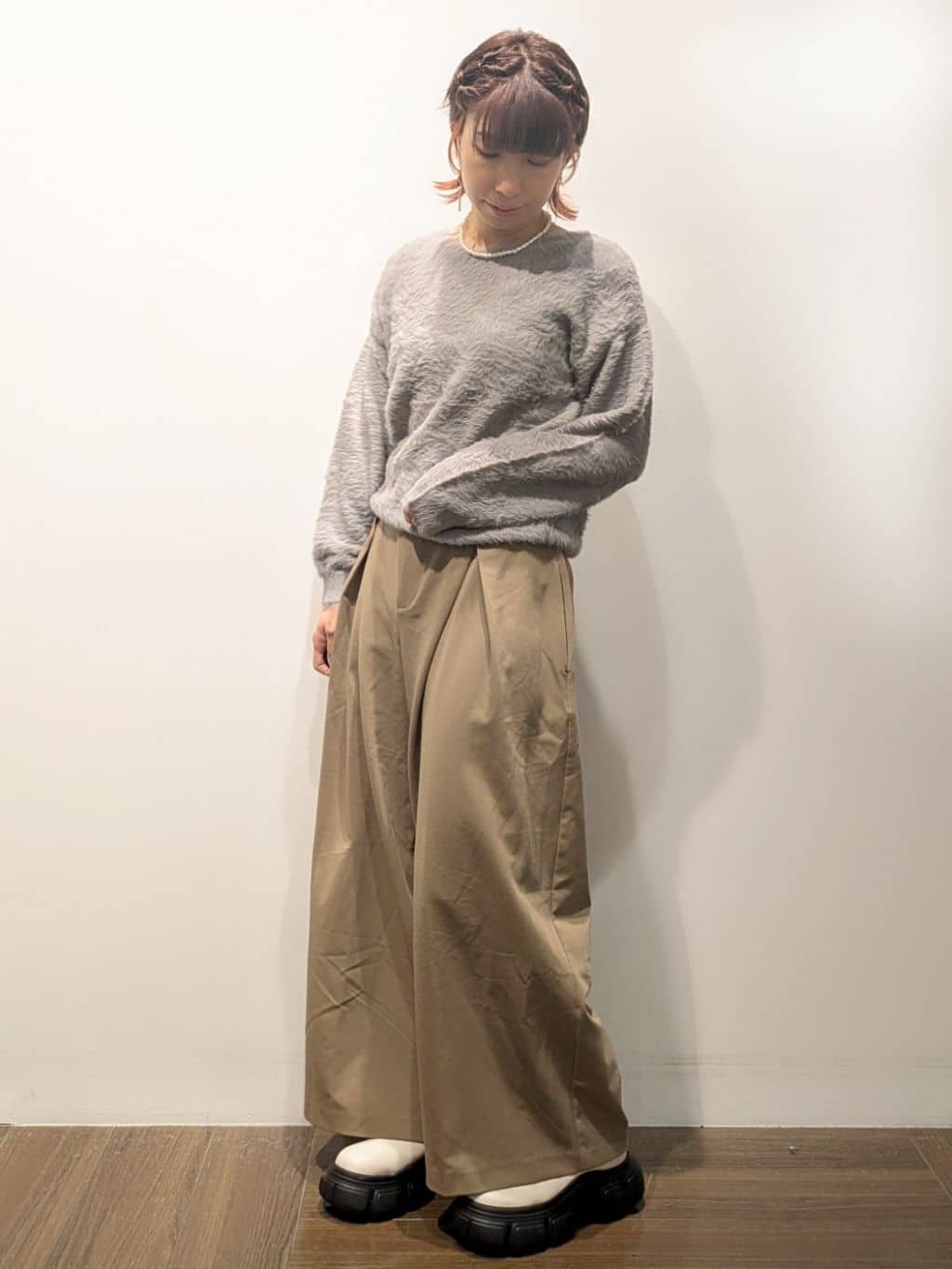 4410さんの「THE SHOP TK｜【華やかで柔らか】ふわふわフェザーニット/洗える・前後2WAY」を使ったコーディネート