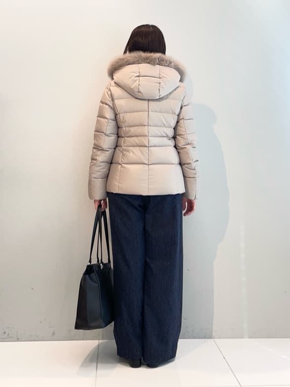 murayamaさんの「INDIVI｜【名品／撥水／抗菌防臭】ショート丈リサイクルダウンコート」を使ったコーディネート