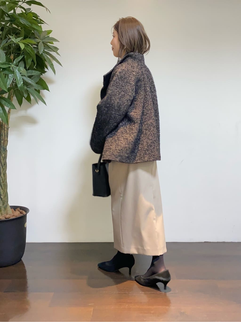 tomoさんの「UNTITLED｜【8色展開／コンパクト丈】レーヨン混 コクーンニット」を使ったコーディネート