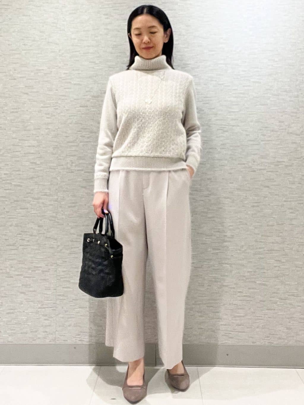marikoさんの「Reflect｜【ほんのりラメ感◎】ふわふわフェザーヤーンハイネックニット」を使ったコーディネート