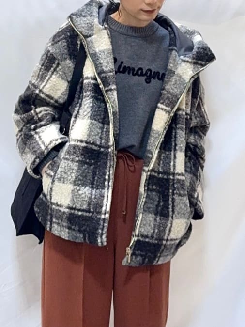 𝐇𝐢𝐫𝐨𝐦𝐢さんの「SHOO･LA･RUE｜【S-LL/洗濯機可】ふわふわがやみつきになる柔らかさ スウェットライクロゴニット」を使ったコーディネート