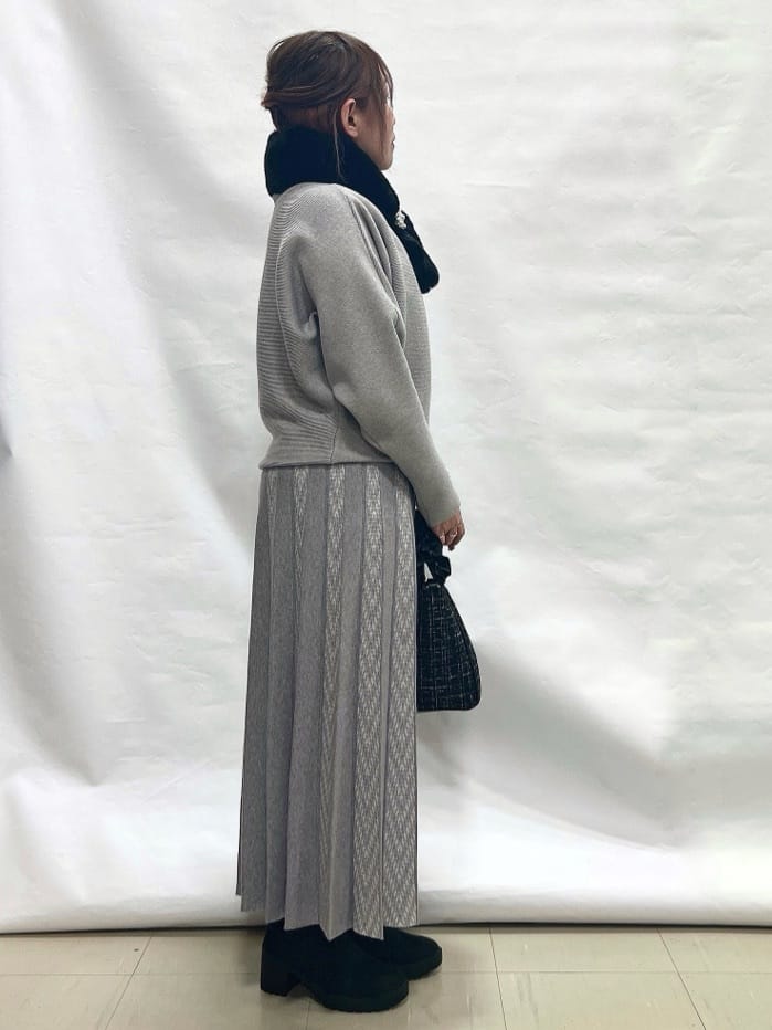 YUIさんの「SHOO･LA･RUE｜フェイクパール付きフェイクファーティペット」を使ったコーディネート