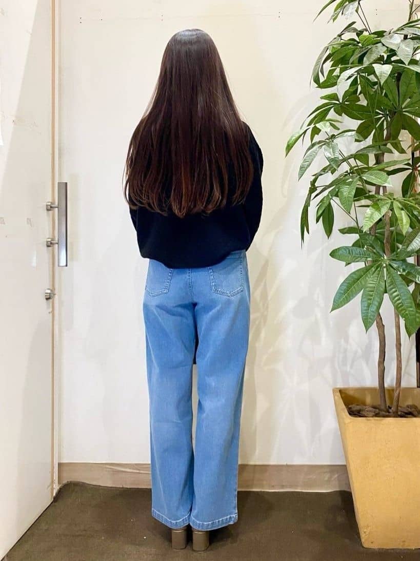 AYUMIさんの「SHOO･LA･RUE｜【あったか/SS-LL】裏微起毛 ストレートデニムパンツ」を使ったコーディネート