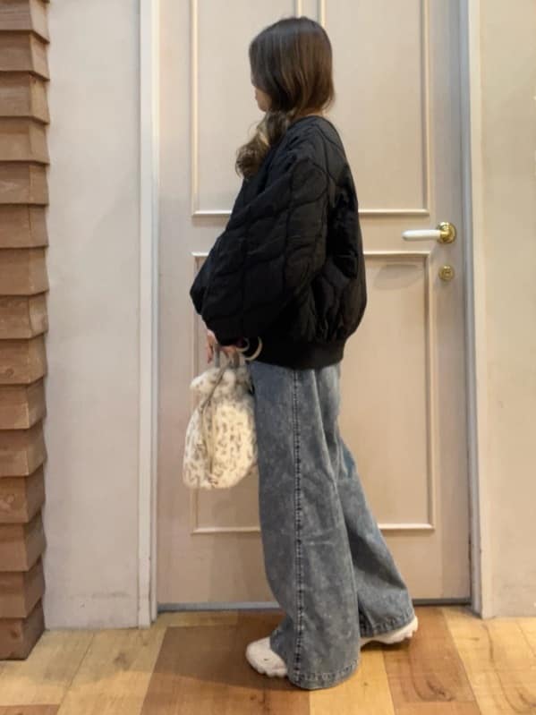 mさんの「SHOO･LA･RUE｜【S-LL】きらっと華やか ふんわりラメフェザーニット」を使ったコーディネート