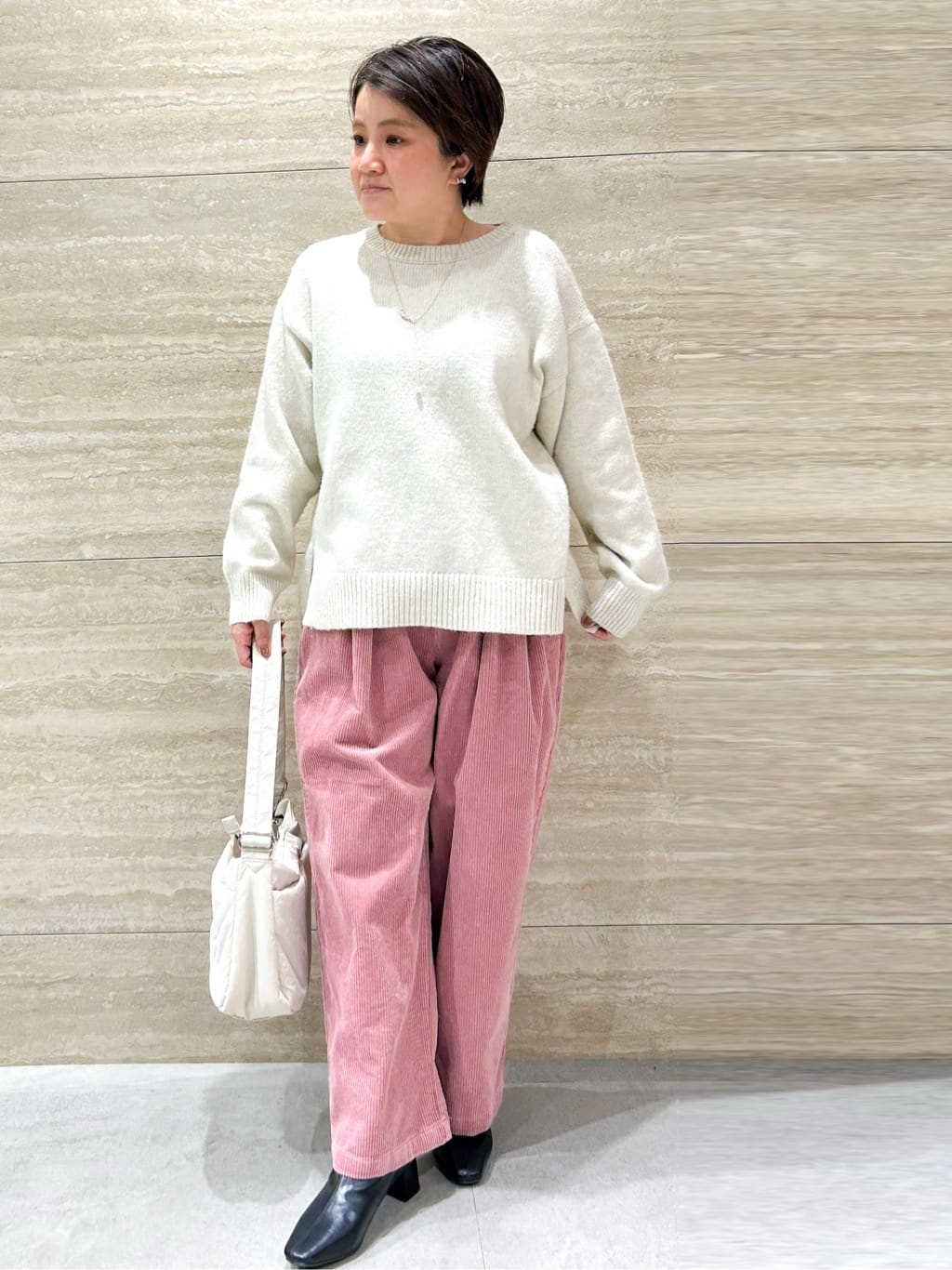NAMIさんの「OPAQUE.CLIP｜リラクシークルーネックニット【洗濯機OK】」を使ったコーディネート