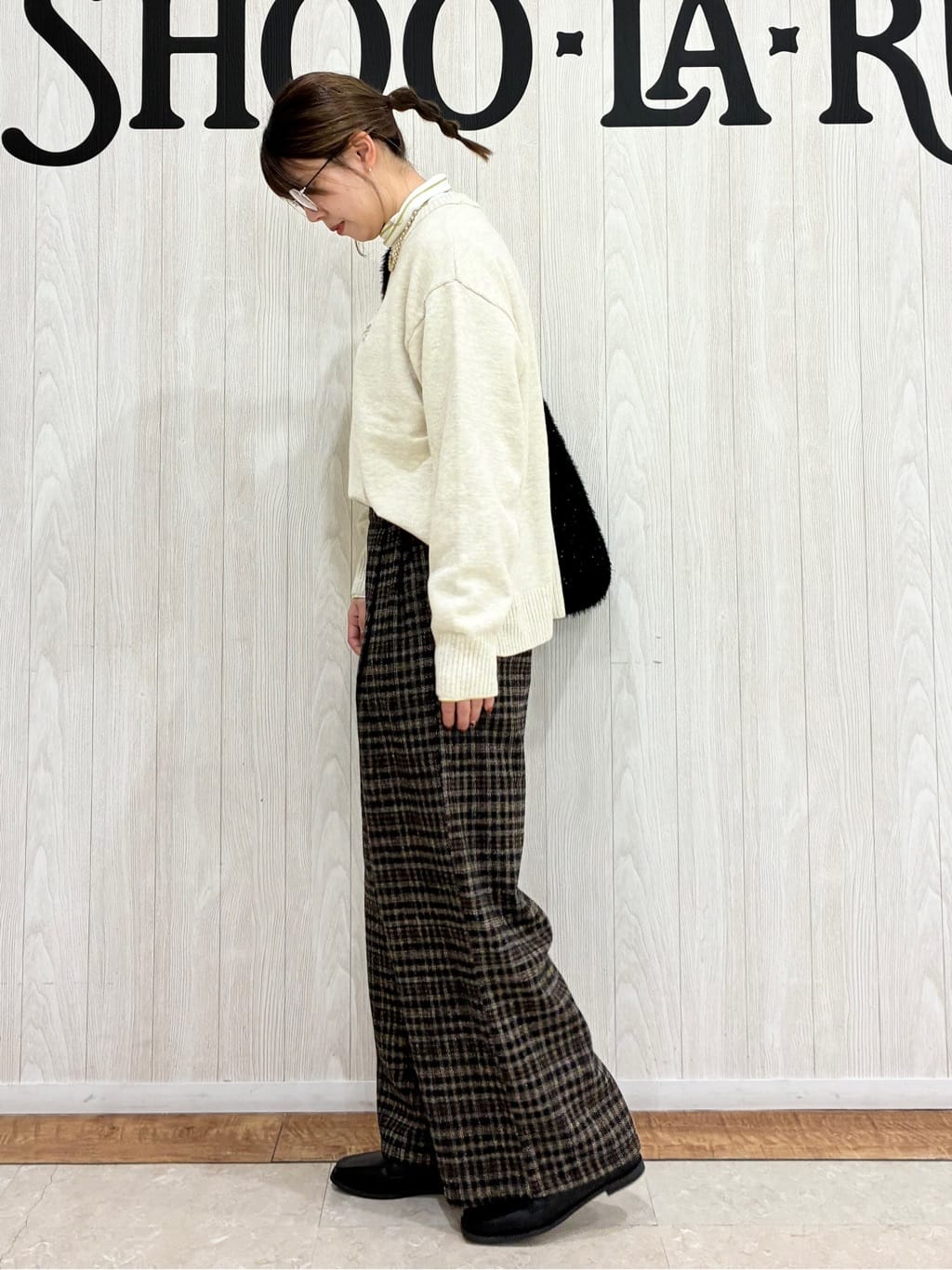 shiiさんの「SHOO･LA･RUE｜【S-LL/吸湿発熱】なめらかとろみ インナータートル」を使ったコーディネート