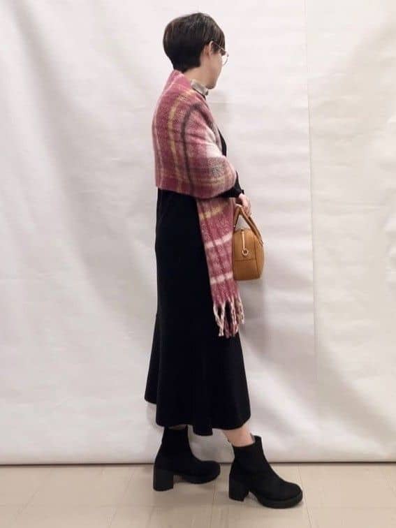 なっちゃんさんの「SHOO･LA･RUE｜【洗濯機可/S-LL】スタイルがすっきりに見える 裾マーメイドニットワンピース」を使ったコーディネート