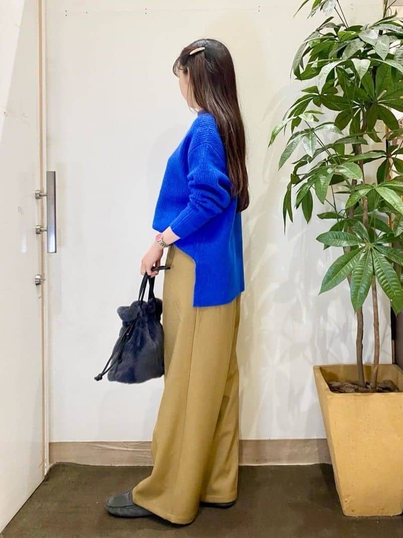 AYUMIさんの「SHOO･LA･RUE｜【S-LL/洗濯機可】ふわふわが魅力 ハイネックニットプルオーバー」を使ったコーディネート