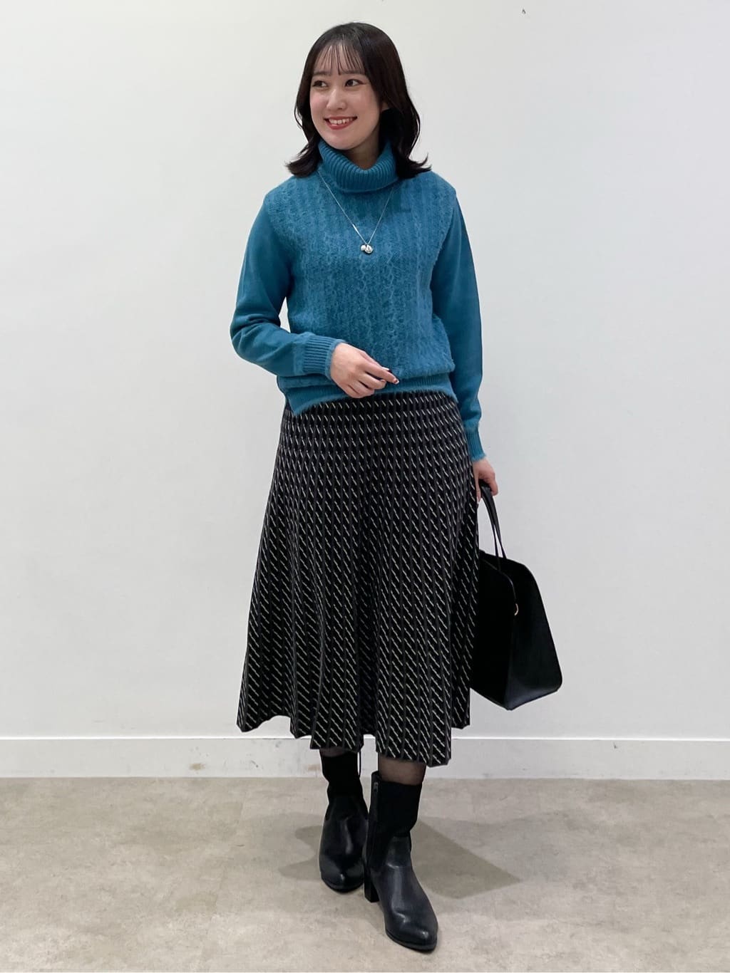 yukariさんの「Reflect｜【ほんのりラメ感◎】ふわふわフェザーヤーンハイネックニット」を使ったコーディネート