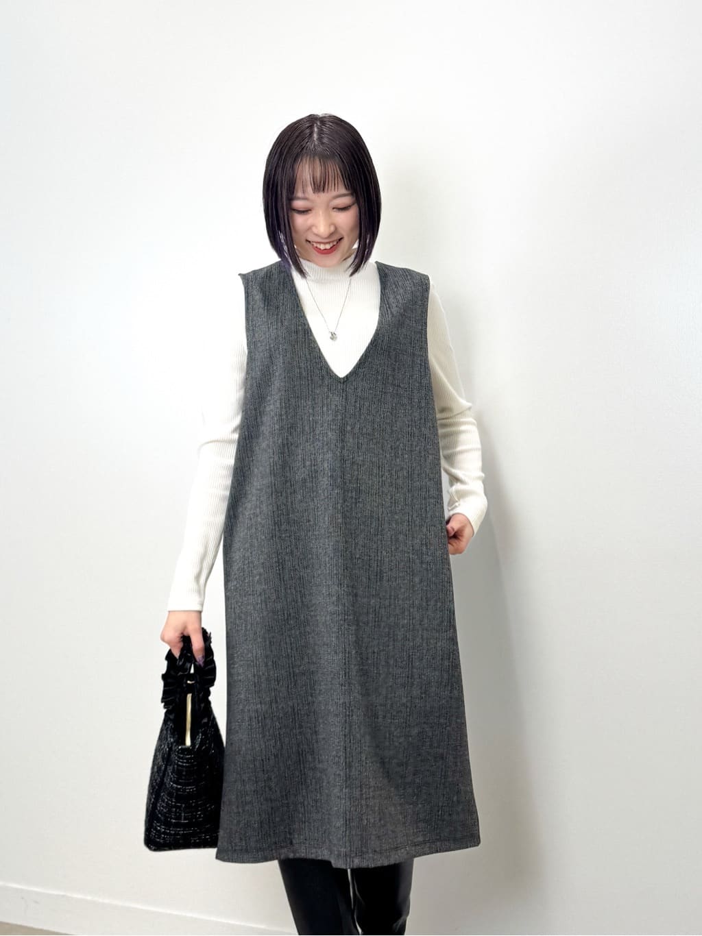 𝐜𝐡𝐢𝐤𝐚さんの「SHOO･LA･RUE｜【2点セット/洗濯機可】時短でコーデが決まる ジャンドレ+リブインナー」を使ったコーディネート