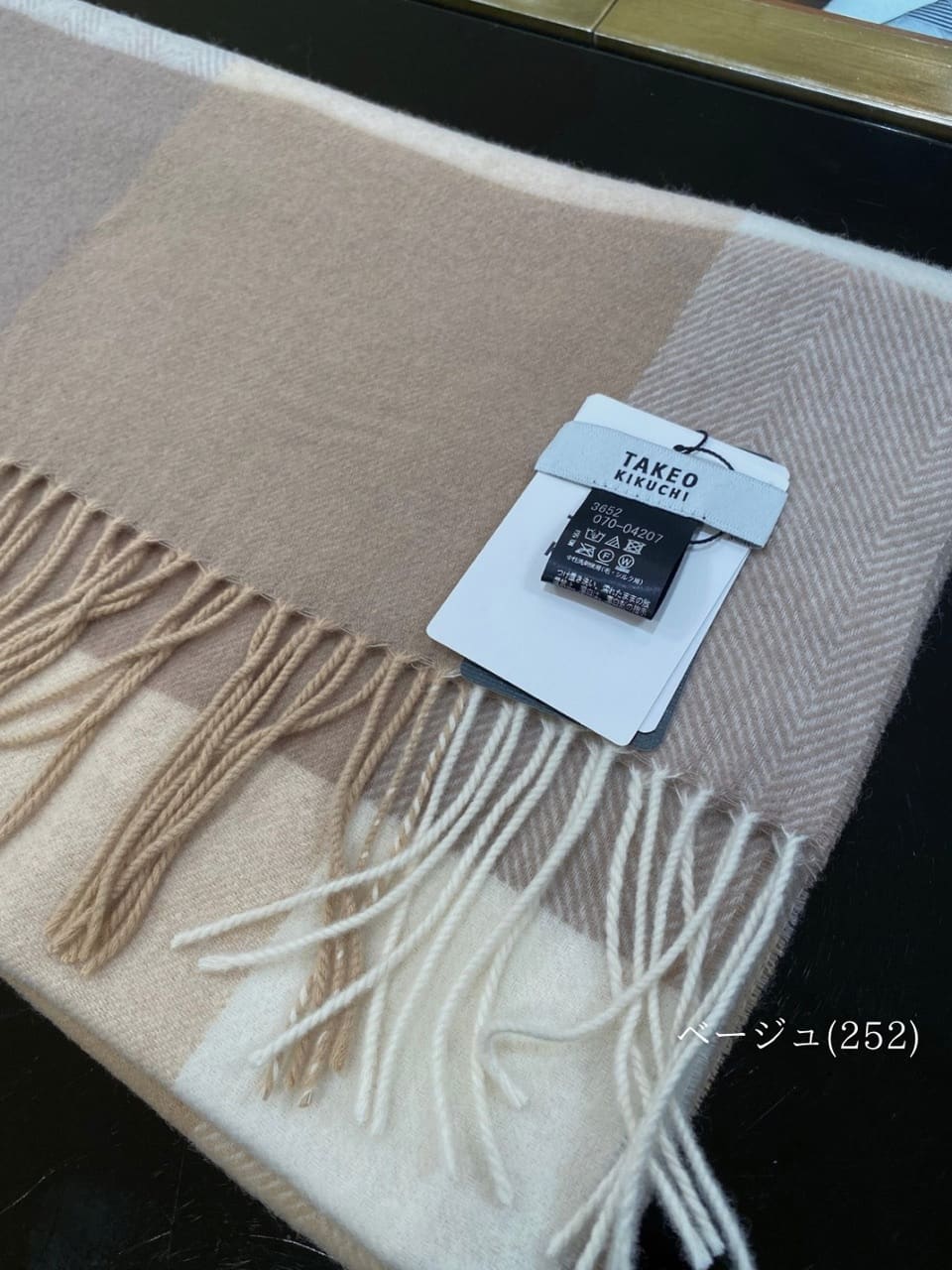 小南大和さんの「TAKEO KIKUCHI｜【洗えるウールカシミヤ】変形ブロックチェックマフラー」を使ったコーディネート