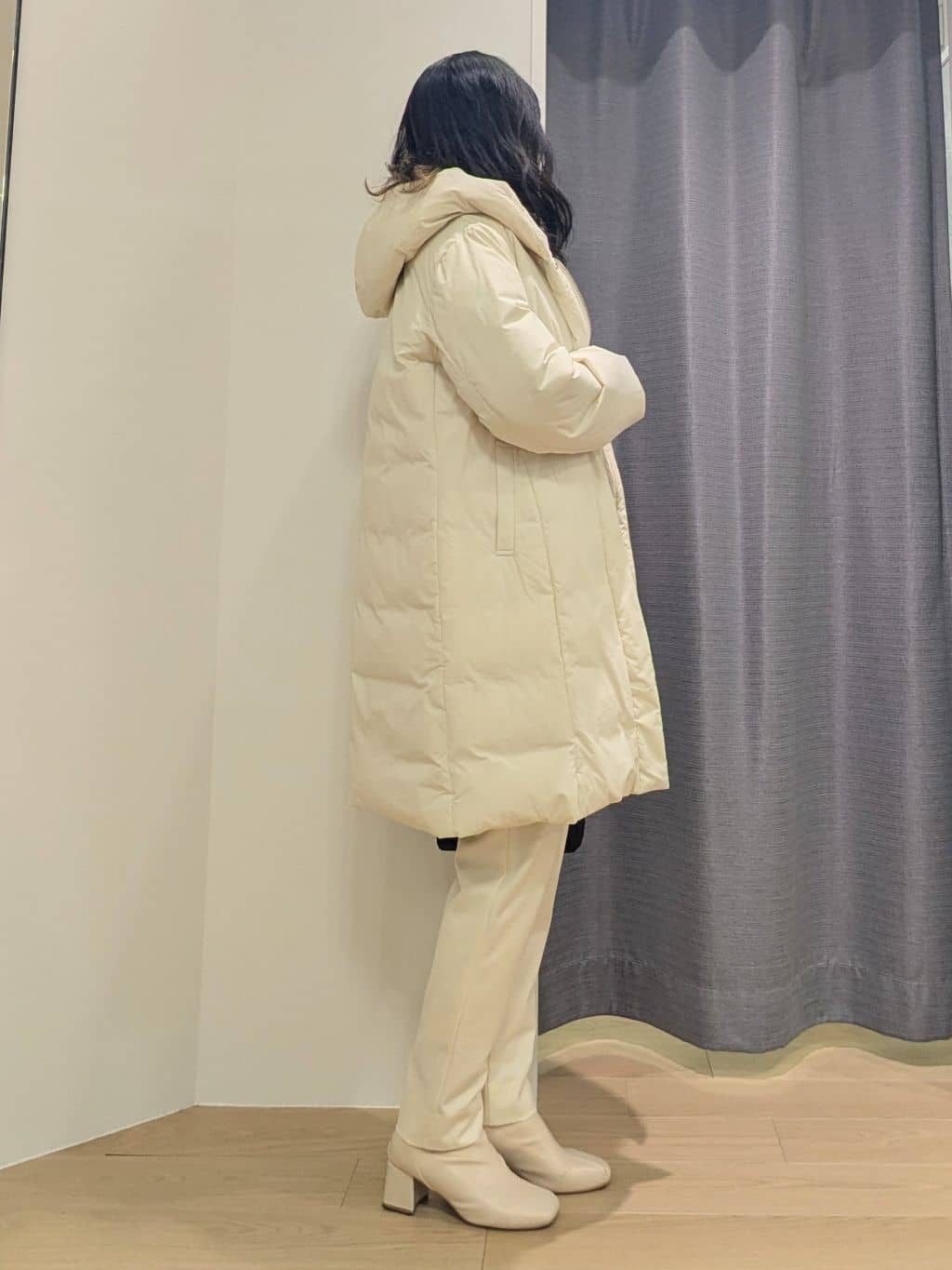 miiさんの「INDIVI｜【撥水／洗える】ステッチレス ロングダウンコート」を使ったコーディネート