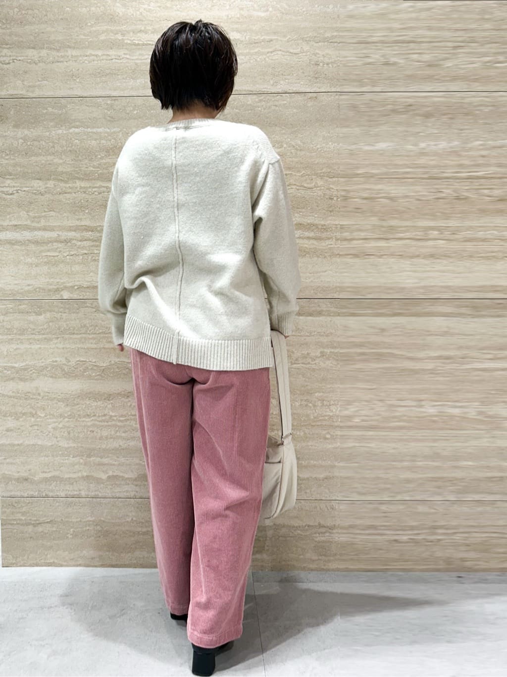 NAMIさんの「OPAQUE.CLIP｜リラクシークルーネックニット【洗濯機OK】」を使ったコーディネート