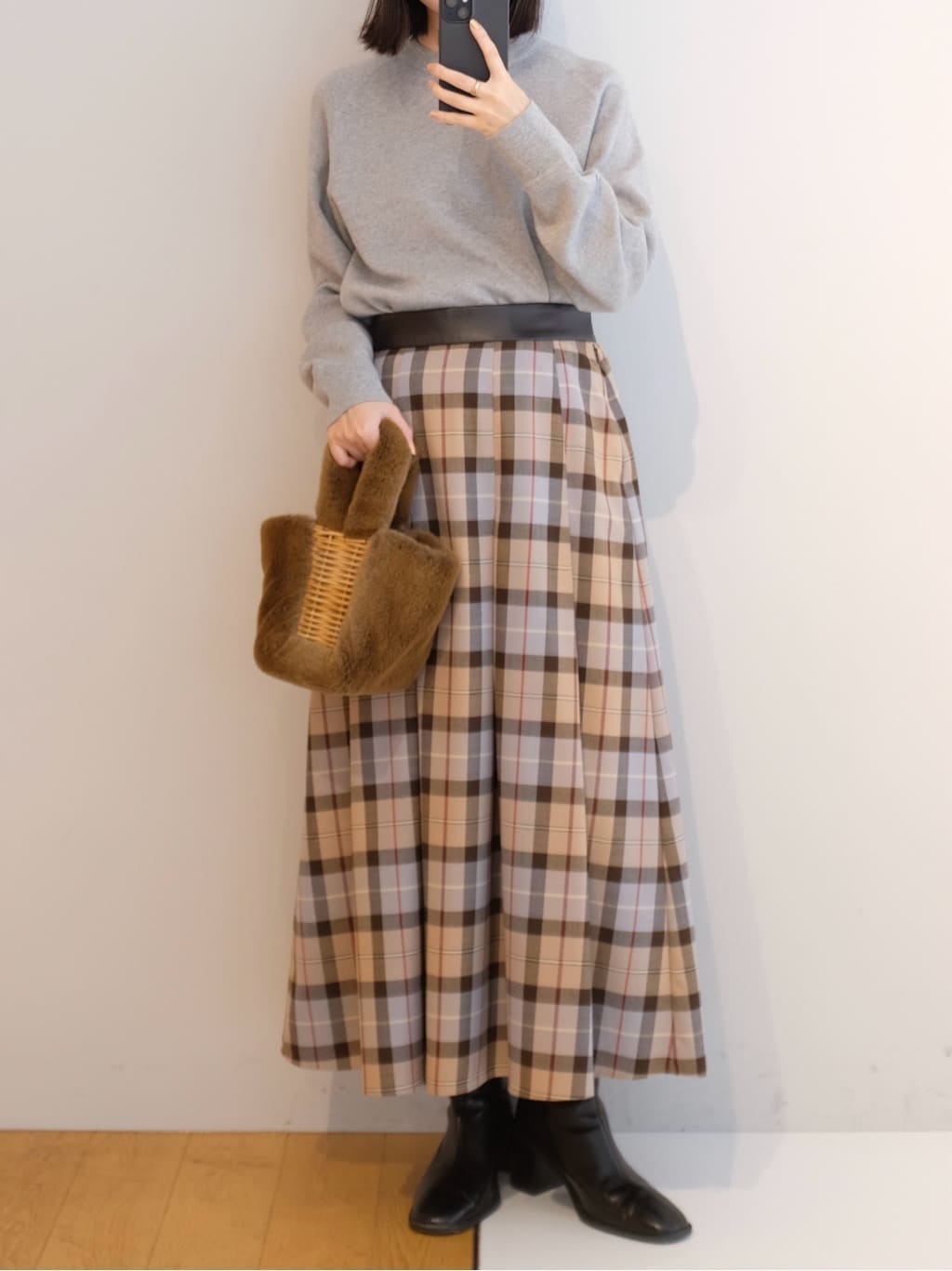 Kishimotoさんの「DRESSTERIOR｜◆チェックタックソフトプリーツスカート」を使ったコーディネート