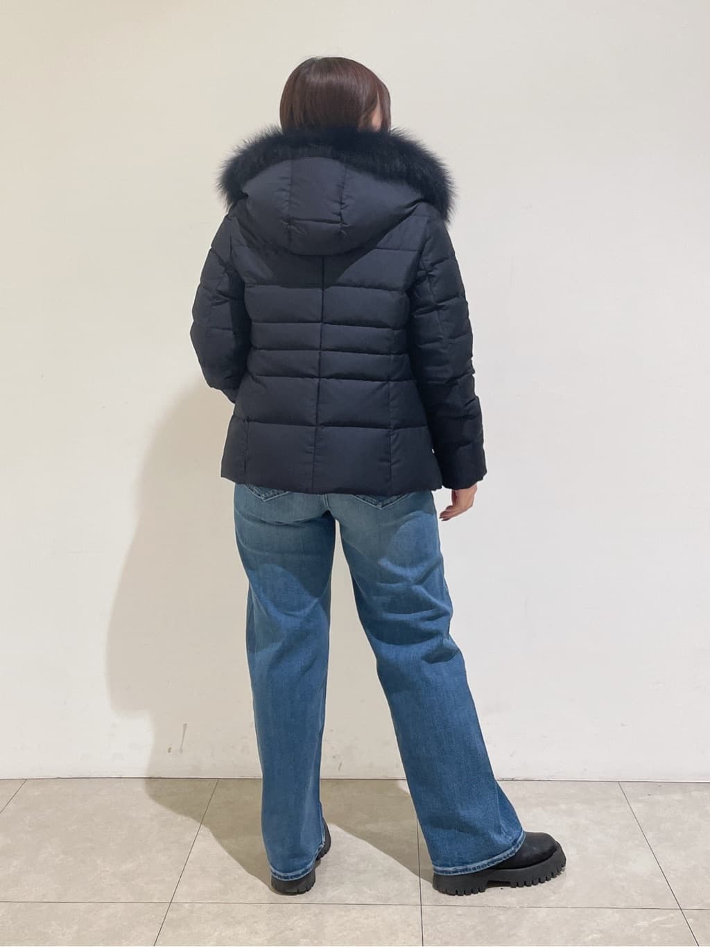 emikaさんの「INDIVI｜【名品／撥水／抗菌防臭】ショート丈リサイクルダウンコート」を使ったコーディネート