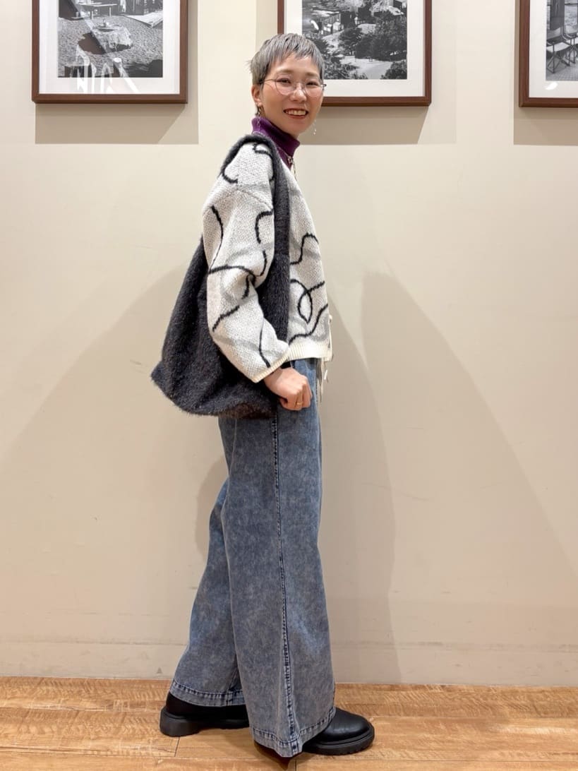 Ayumiさんの「SHOO･LA･RUE｜【S-LL】抜け感あるスタイルに ケミカルデニム イージーワイドパンツ」を使ったコーディネート