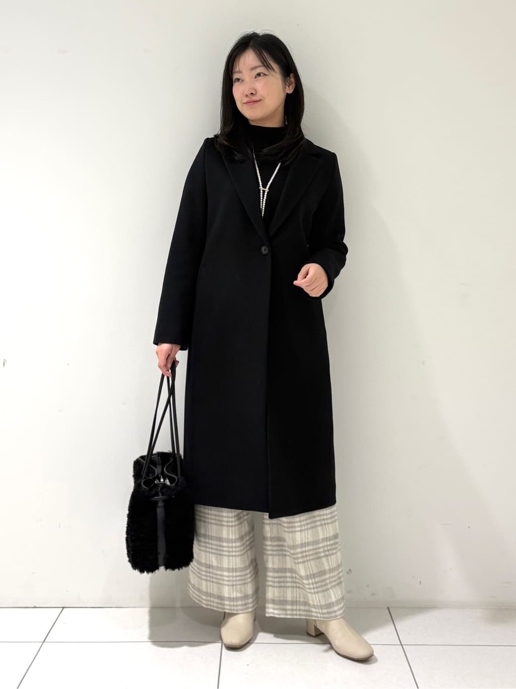 momokoさんの「INDIVI｜【洗える／毛玉になりにくい】エクストラファインウール ハイネックニット」を使ったコーディネート