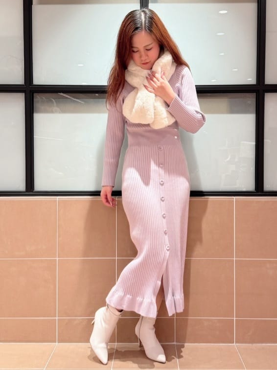 すみれさんの「ESPERANZA｜ジュエルヒールショートブーツ」を使ったコーディネート
