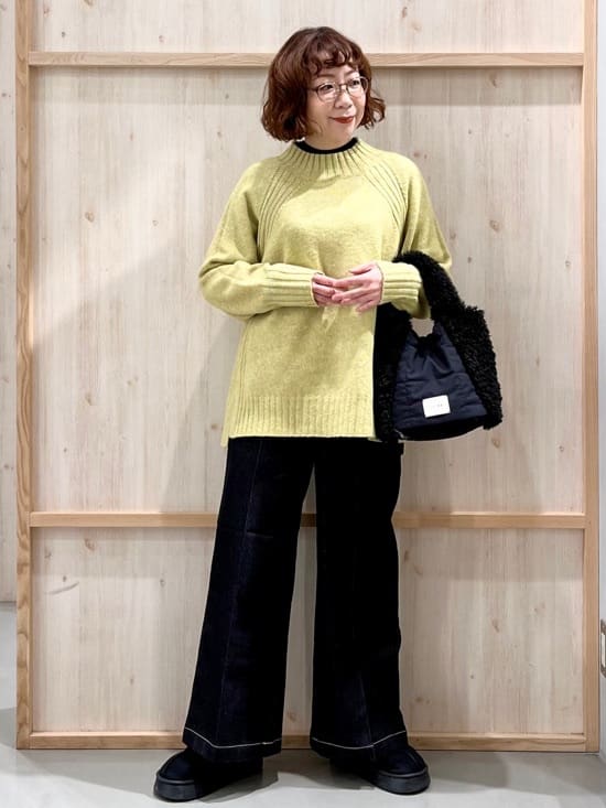 nakoさんの「THE SHOP TK｜ふんわり柔らかきれい色 ウール混ハイネックニット」を使ったコーディネート