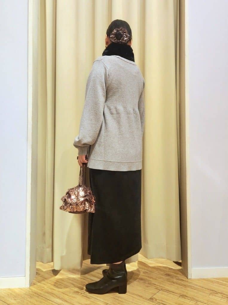 くまさんの「SHOO･LA･RUE｜気になるお腹周りをカバー ケーブル編みペプラムニット」を使ったコーディネート