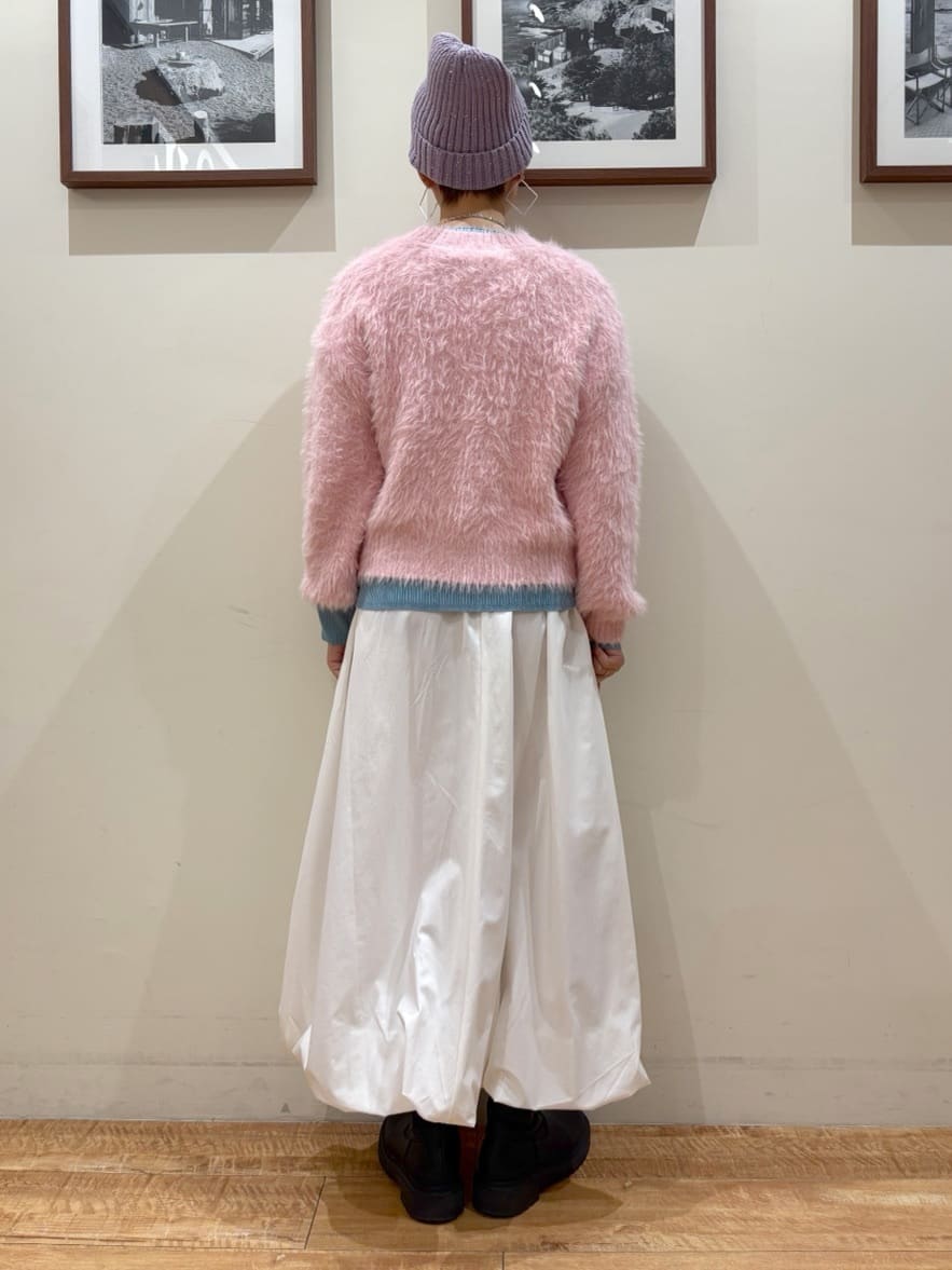 Ayumiさんの「SHOO･LA･RUE｜ふんわり柔らか ロゴフェザーニット」を使ったコーディネート