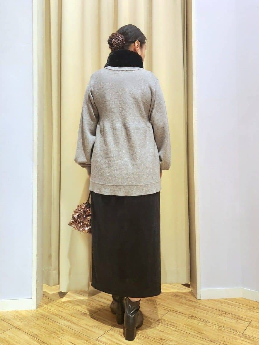 くまさんの「SHOO･LA･RUE｜気になるお腹周りをカバー ケーブル編みペプラムニット」を使ったコーディネート
