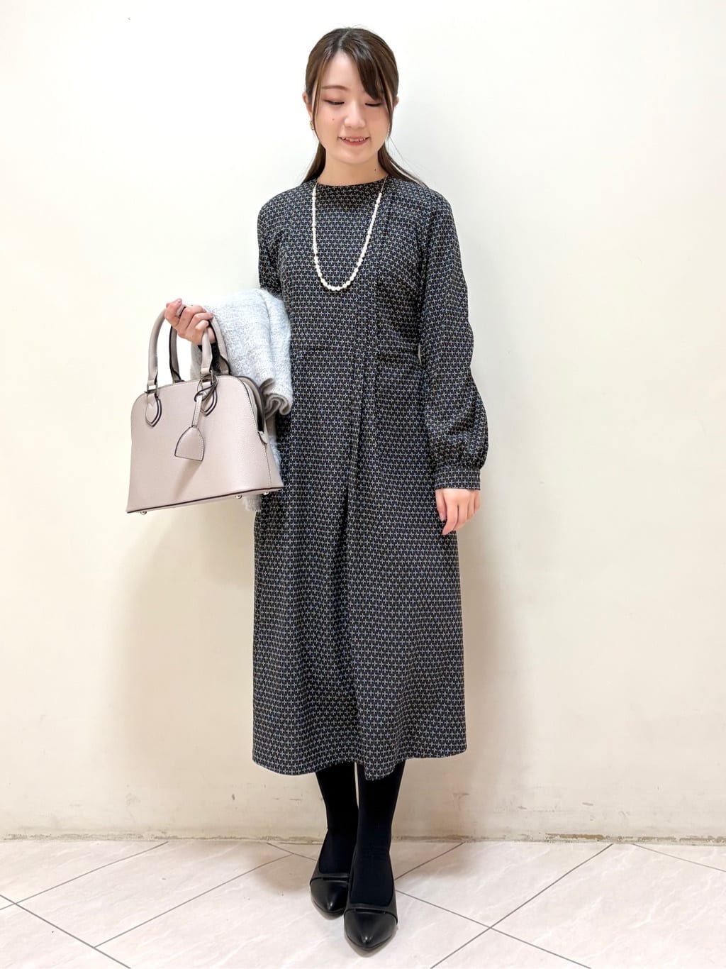 mikiさんの「Reflect｜【お食事会やお出かけに◎】ふんわりジャカード編みカーディガン」を使ったコーディネート
