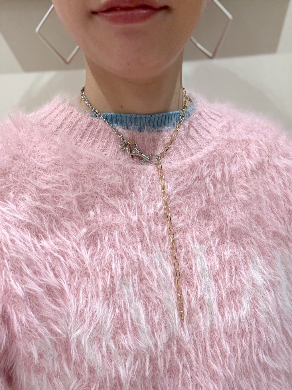 Ayumiさんの「SHOO･LA･RUE｜ふんわり柔らか ロゴフェザーニット」を使ったコーディネート