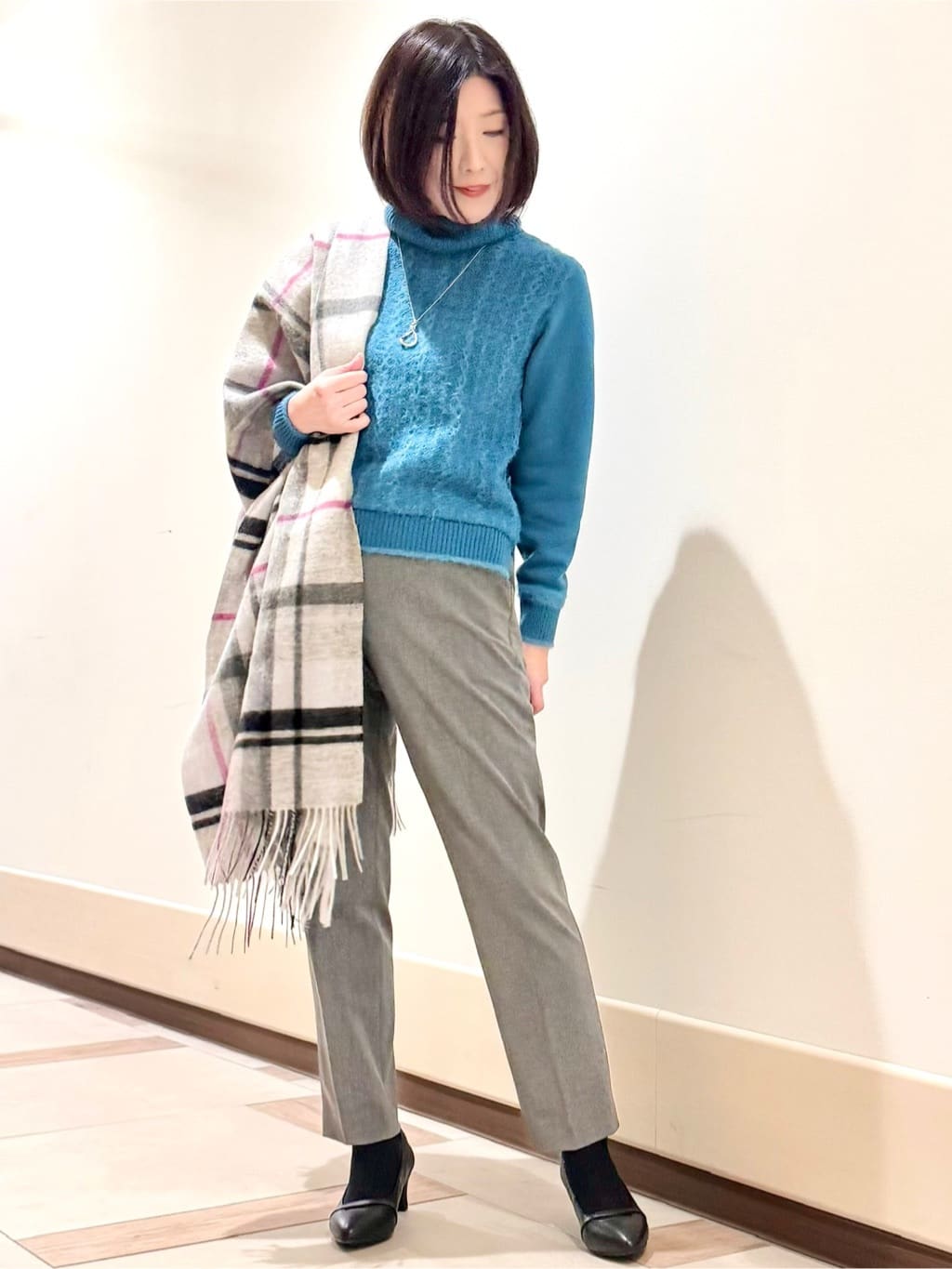 kaeさんの「Reflect｜【ほんのりラメ感◎】ふわふわフェザーヤーンハイネックニット」を使ったコーディネート