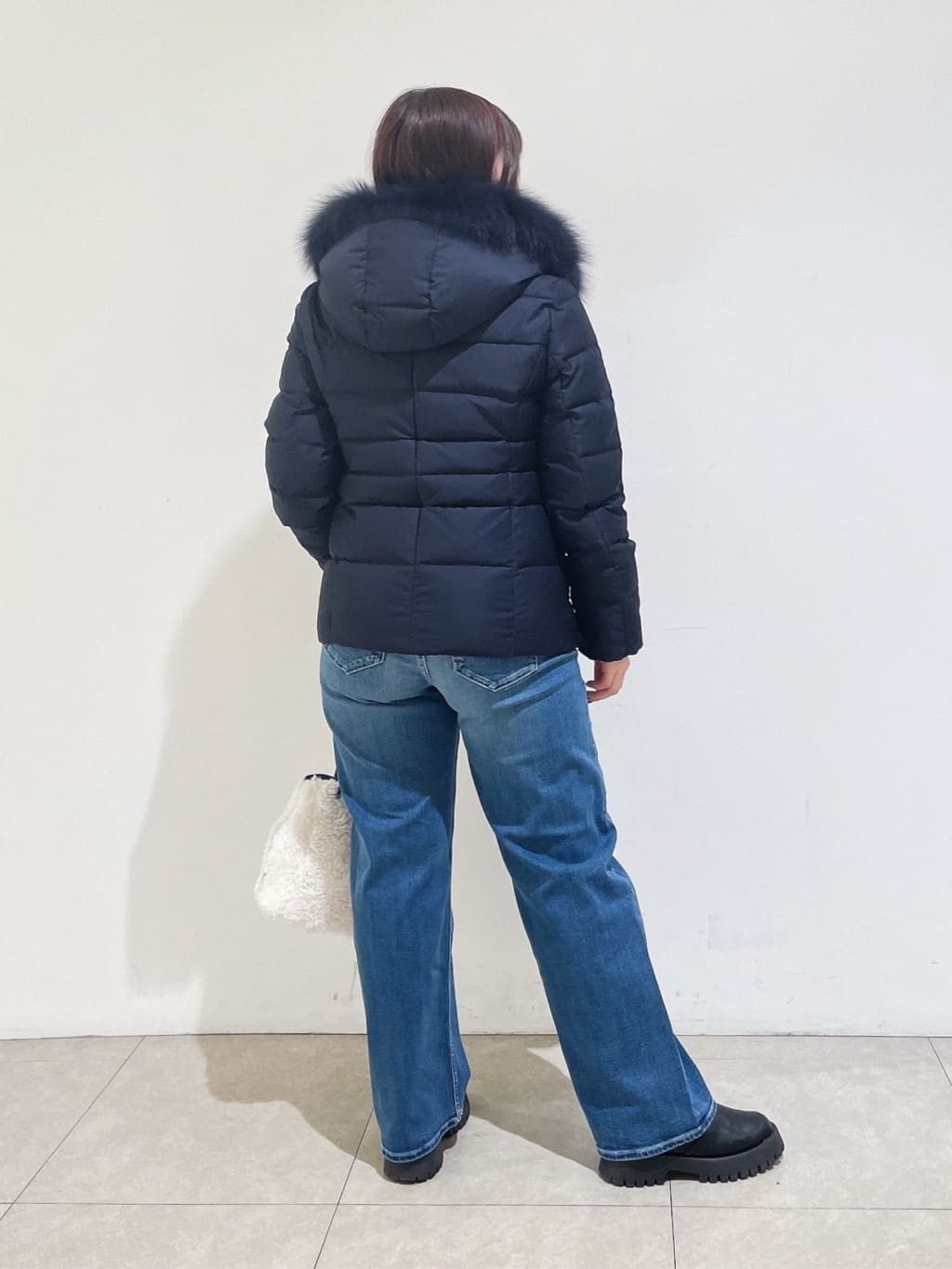 emikaさんの「INDIVI｜【名品／撥水／抗菌防臭】ショート丈リサイクルダウンコート」を使ったコーディネート
