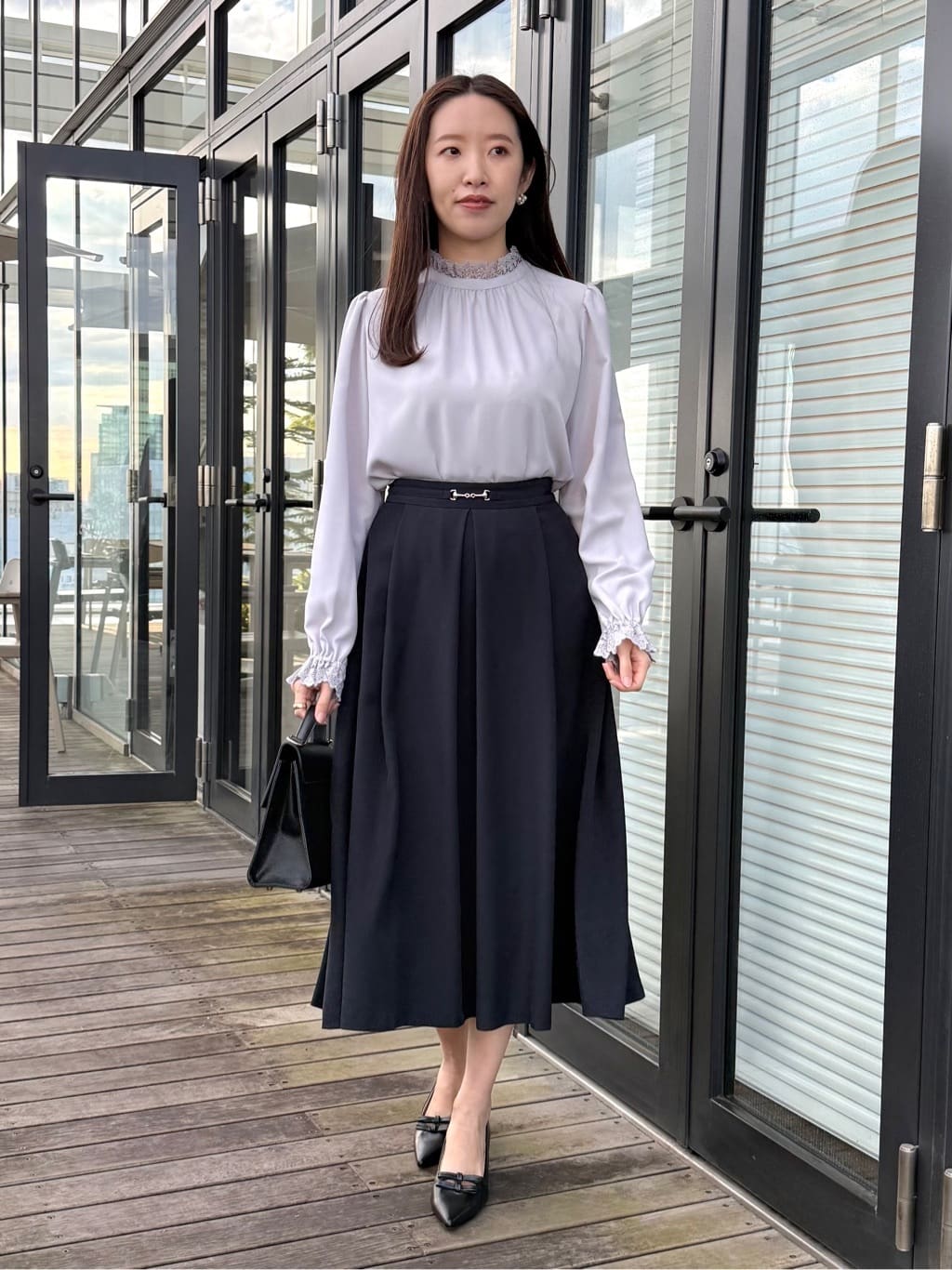 teiさんの「Couture brooch｜【2WAY・ハレの日・通勤】エンブロレースブラウス」を使ったコーディネート