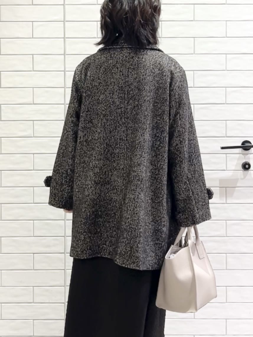 しおりさんの「OPAQUE.CLIP｜ヘリンボーンステンカラーコート」を使ったコーディネート