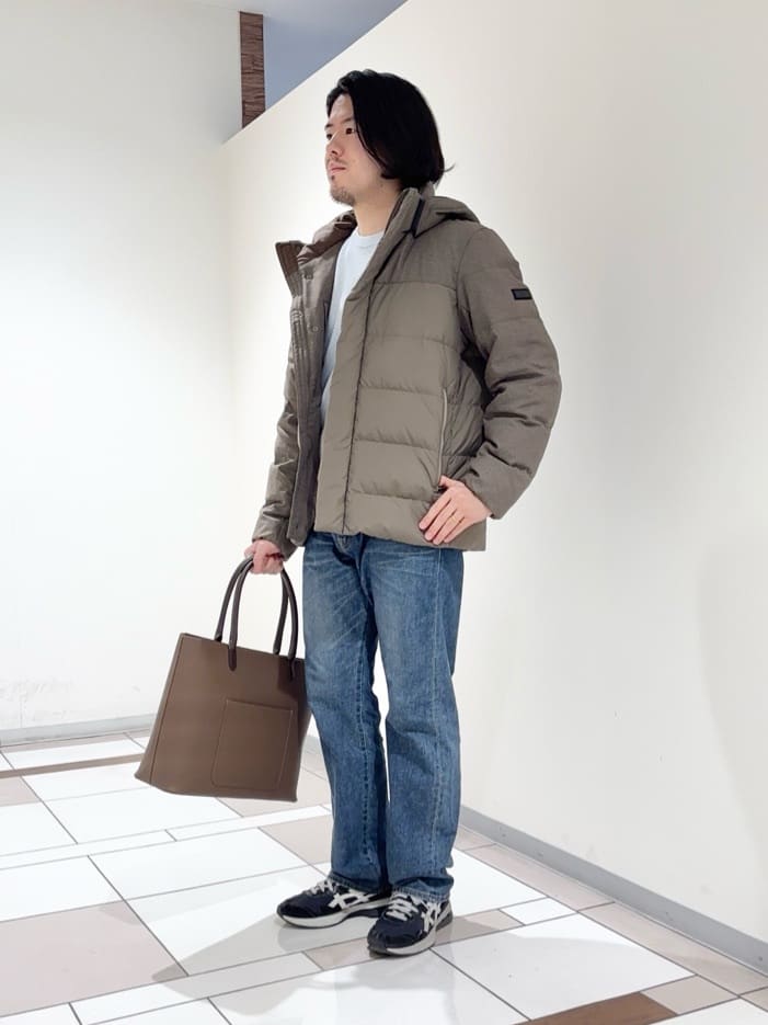 及川さんの「TAKEO KIKUCHI｜カラーコンビ ダウンブルゾン」を使ったコーディネート
