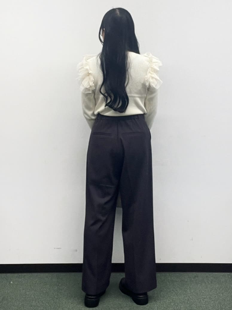 Hitomiさんの「index｜ショルダーチュールフリルハイネックニット【洗濯機OK／抗ピル】」を使ったコーディネート