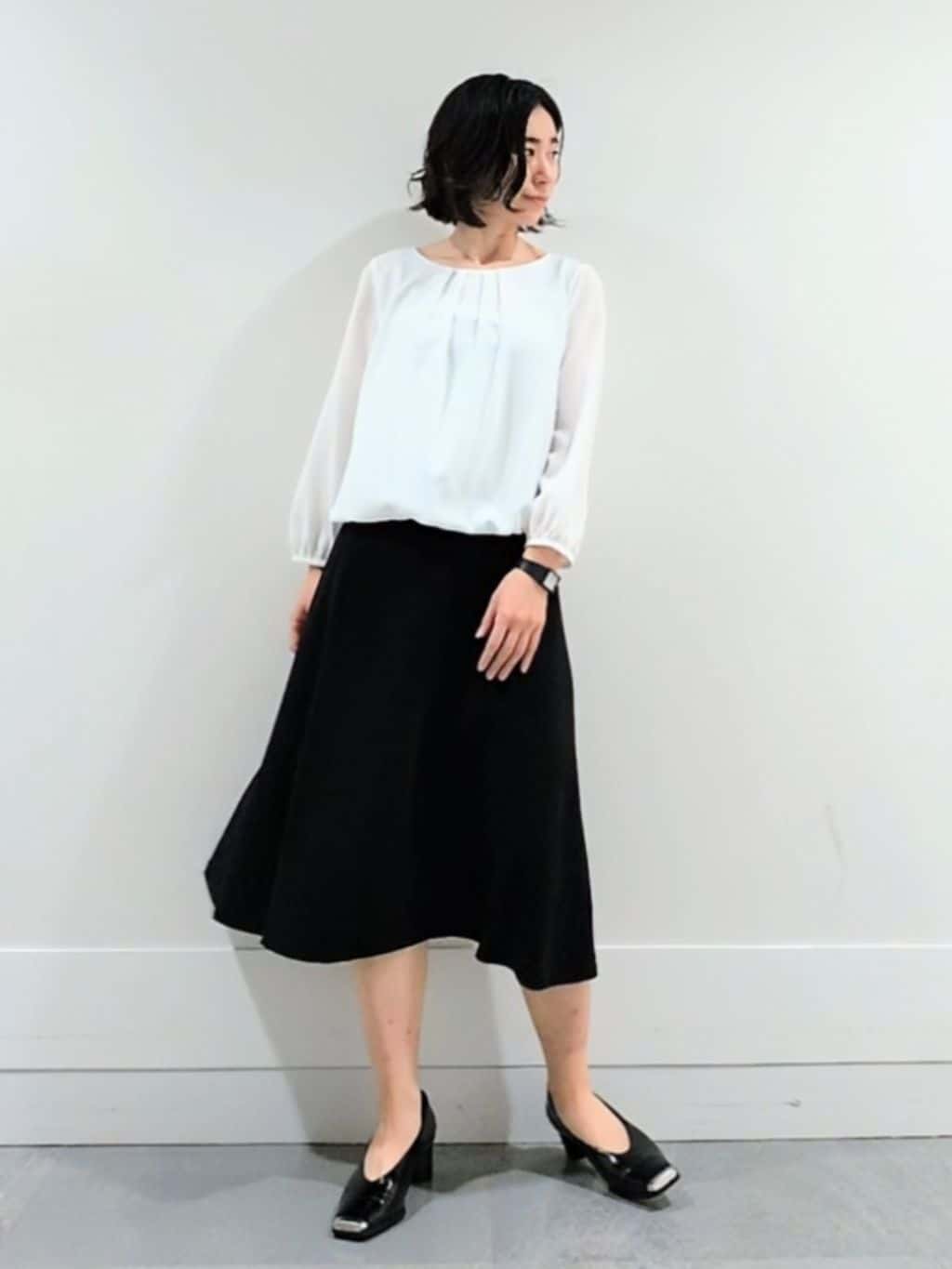 ミズタさんの「UNTITLED｜【透けにくい/ウエストイン見え】タックブラウス」を使ったコーディネート