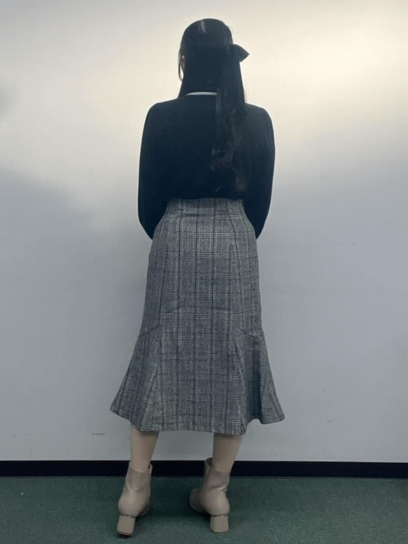 Hitomiさんの「index｜ゴールドパーツ付きボウタイニット【洗濯機OK】《10col／XS～LL》」を使ったコーディネート