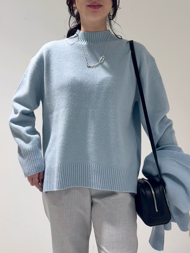 そんさんの「INDIVI｜【冬ニット人気NO．1！／カシミヤ混】ミドルゲージハイネックニット」を使ったコーディネート