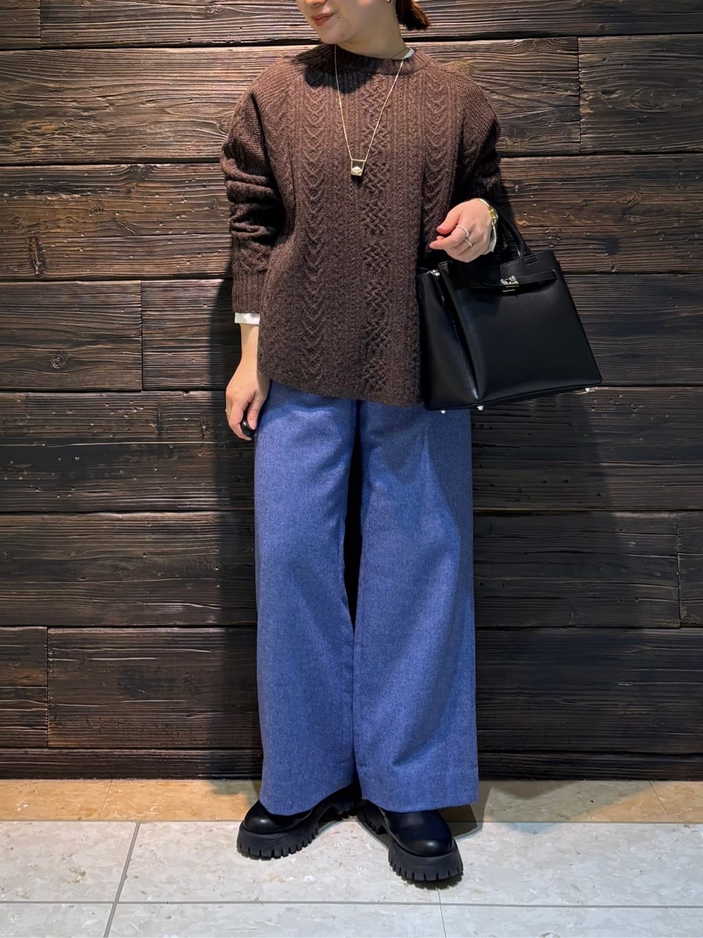 sakuさんの「INDIVI｜【褒められパンツ／ウール混】ウォームウール ワイドパンツ」を使ったコーディネート