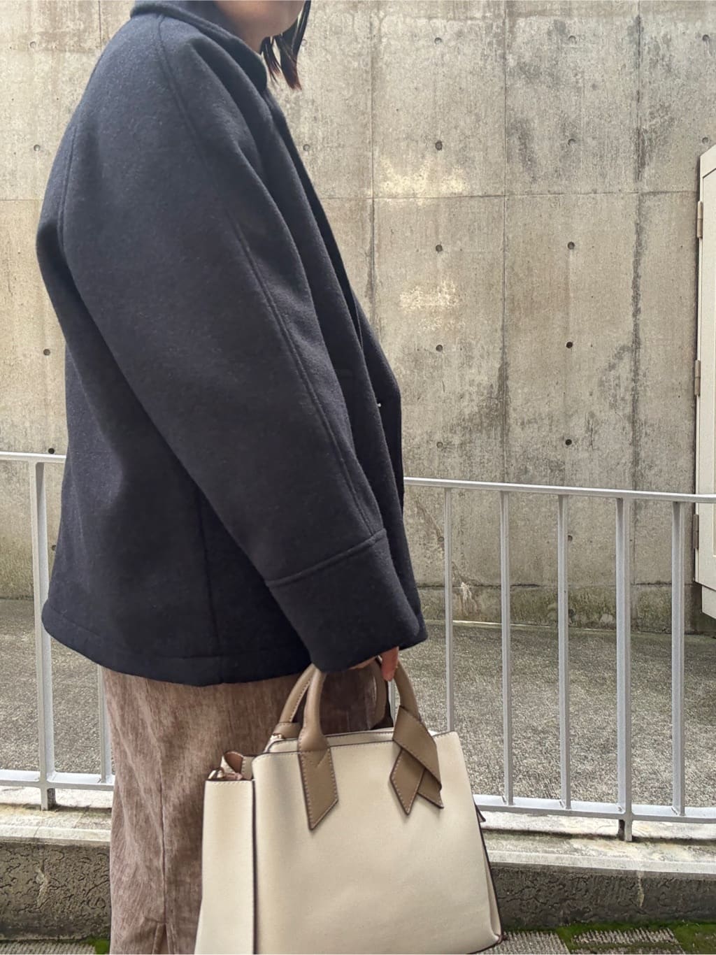 chさんの「THE SHOP TK｜【インしないで着られる】金ボタン ハイネックニット/毛玉になりにくい/静電気防止/洗濯機OK」を使ったコーディネート