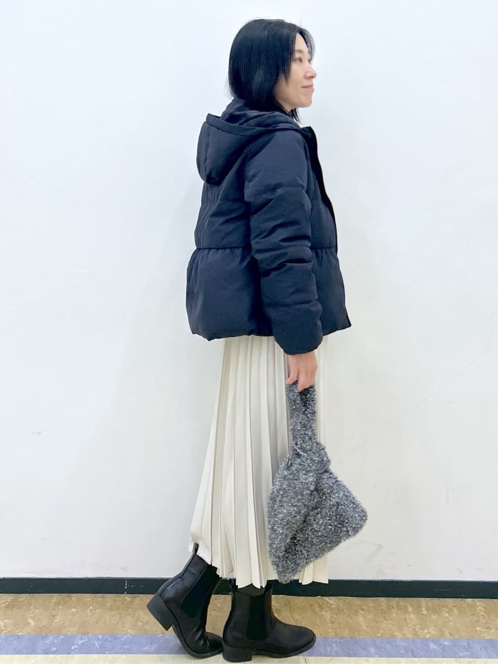su.さんの「index｜ラメ混ファンシーケーブルVネックニット【洗濯機OK】」を使ったコーディネート