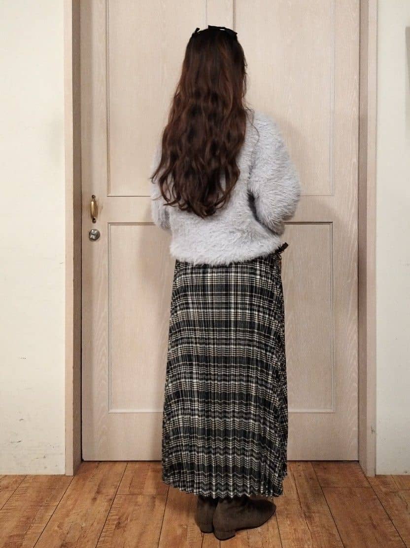 masamiさんの「SHOO･LA･RUE｜ふんわり柔らか ロゴフェザーニット」を使ったコーディネート