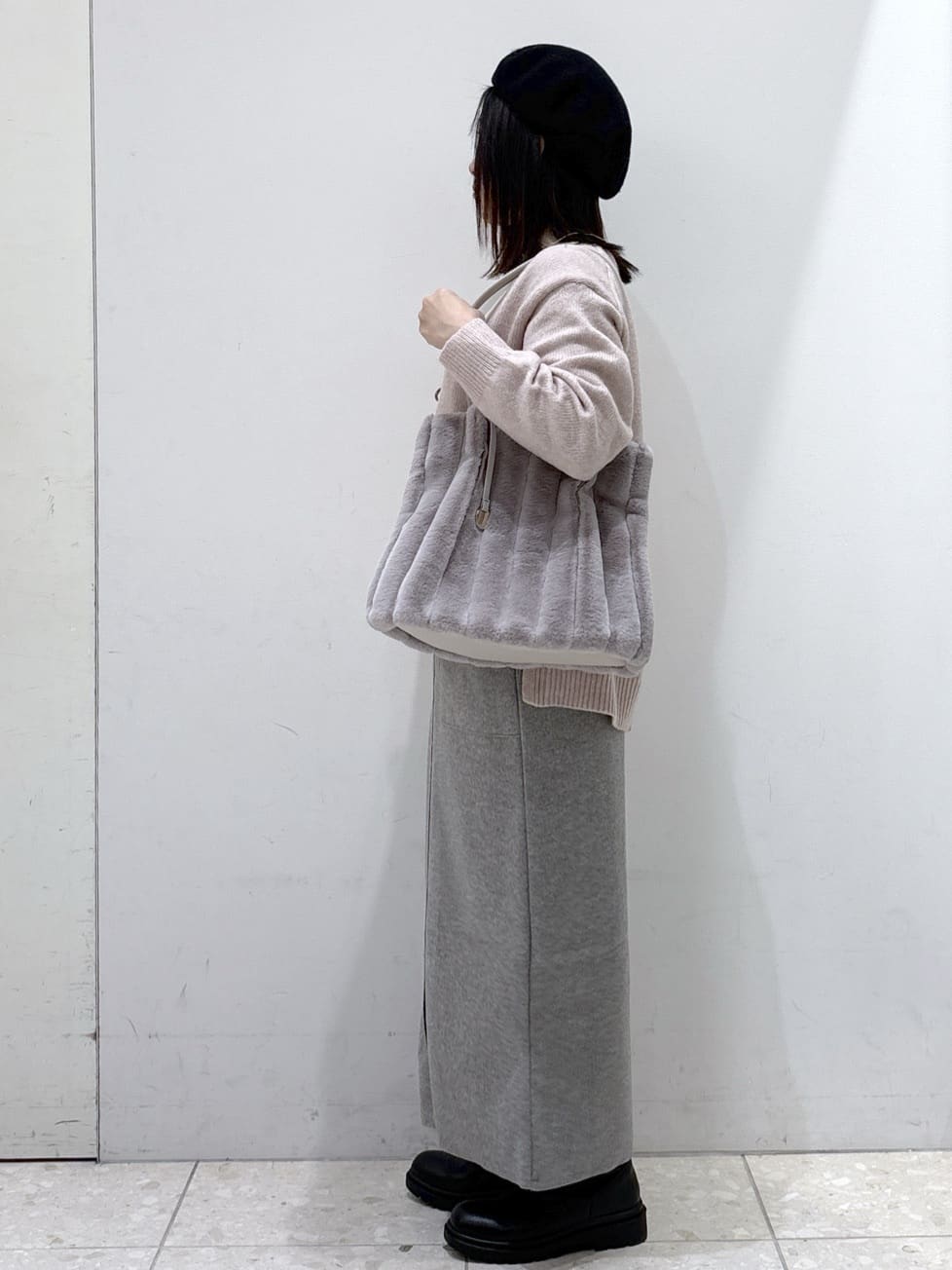 mameさんの「OPAQUE.CLIP｜リラクシークルーネックニット【洗濯機OK】」を使ったコーディネート