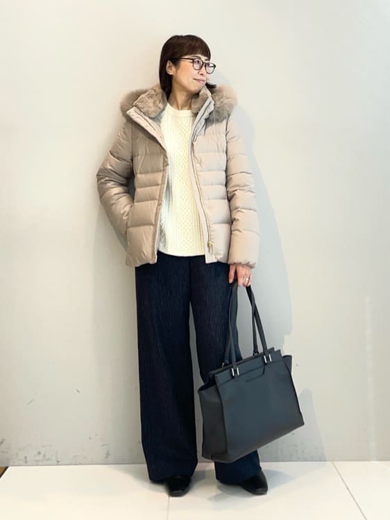 murayamaさんの「INDIVI｜【名品／撥水／抗菌防臭】ショート丈リサイクルダウンコート」を使ったコーディネート
